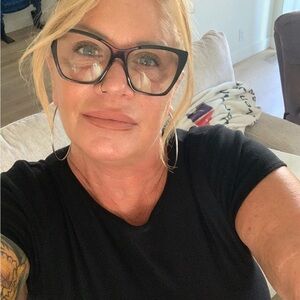 Meet your Posher, Elaine